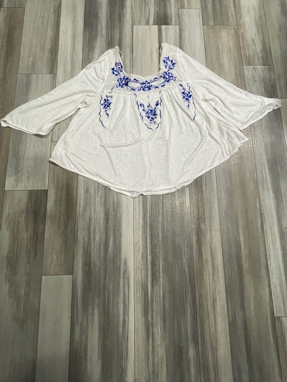 Free People White Blue Embroidered Peasant Top Small Boho Cottagecore Coastal